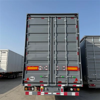 Semirimorchio con cassone a 3 assi